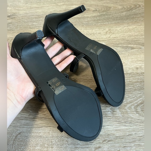 NWOT Le Chateau Strappy Black Heels size 37.5 - Picture 2 of 3